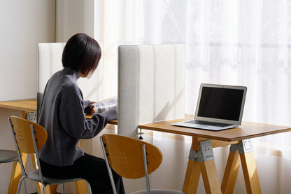 吸音デスクトップパネル ゆるやかな区切り